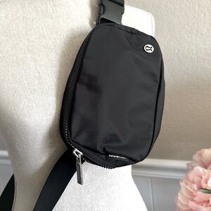 Everywhere Belt Bag 1L